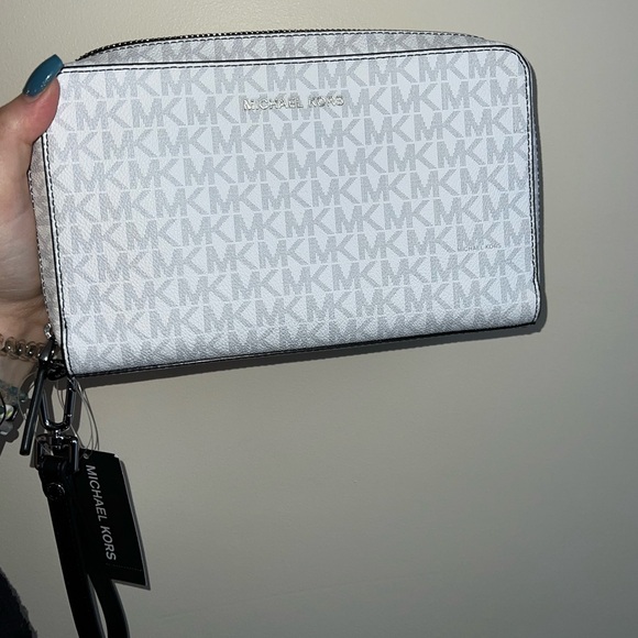 Medium white Michael Kors clutch - Picture 2 of 4
